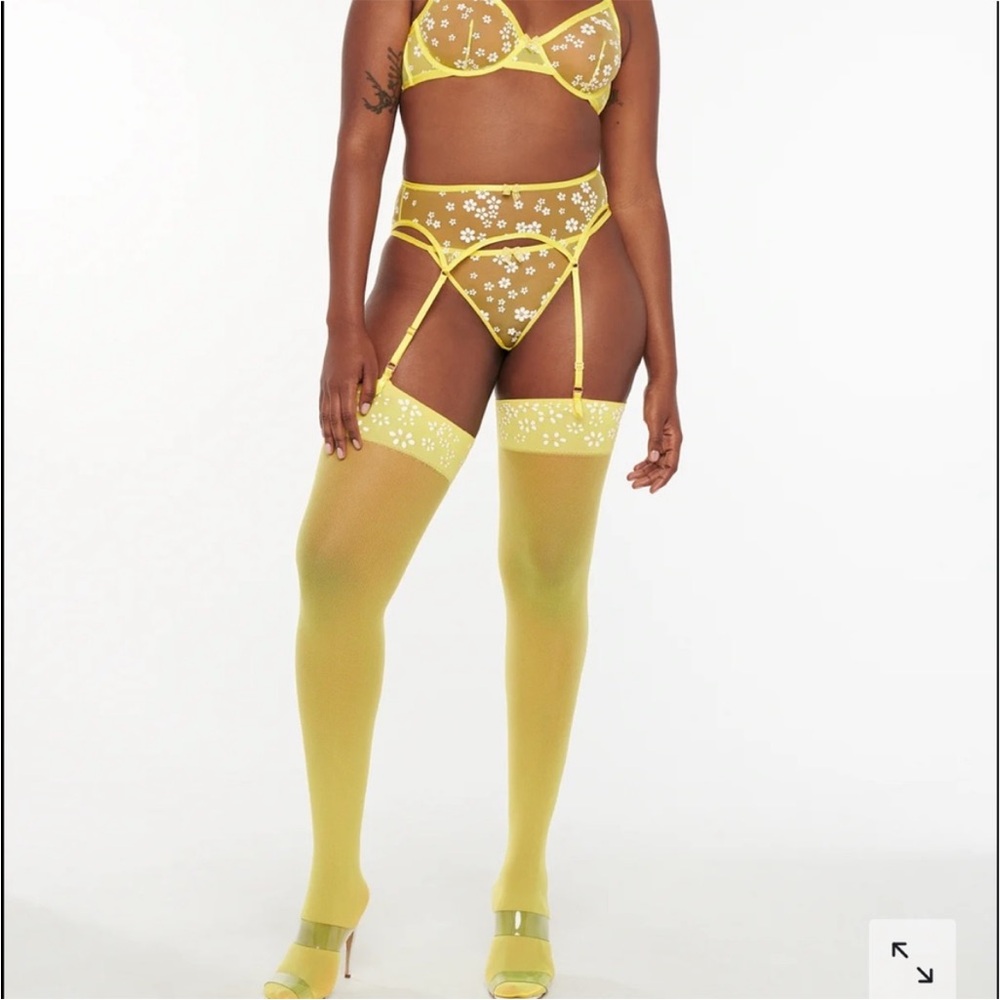Savage X Fenty Daisy Yellow Floral Garter